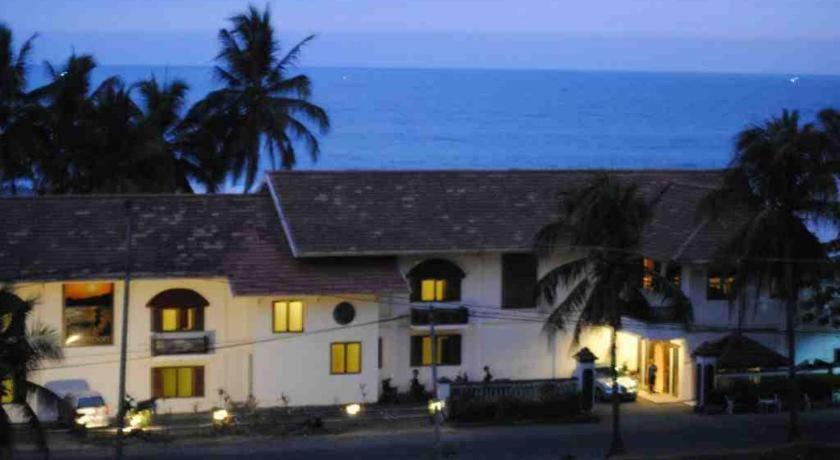 77 Sunset Plaza Hotel Cisolok Exterior foto